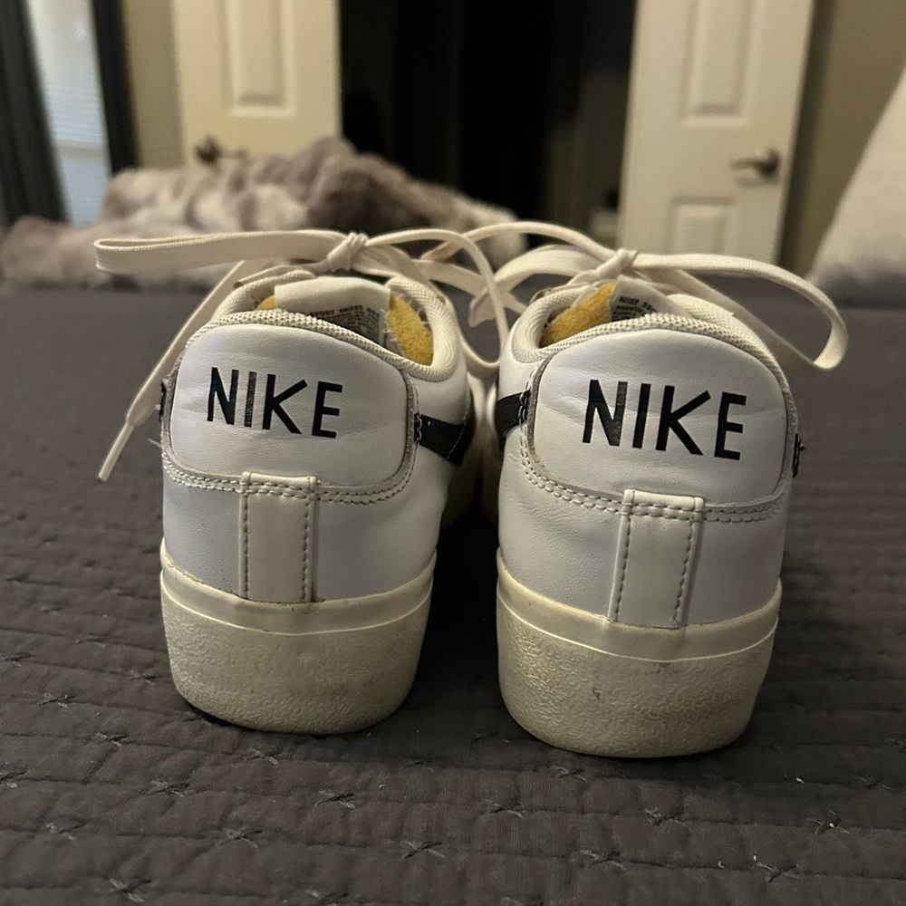 Nike Blazer Low 77 White Shoes Sneakers Women's 10.5. - Picture 6 of 8
